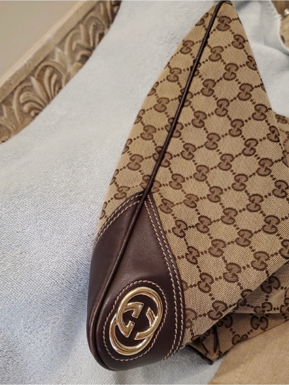 *Authentic* Gucci Beige Brown GG Canvas Shoulder Bag with Dark Brown Trim - Picture 4 of 14